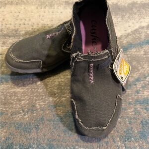 Women's Cushe Size 7 Slipper II Slip On Shoes